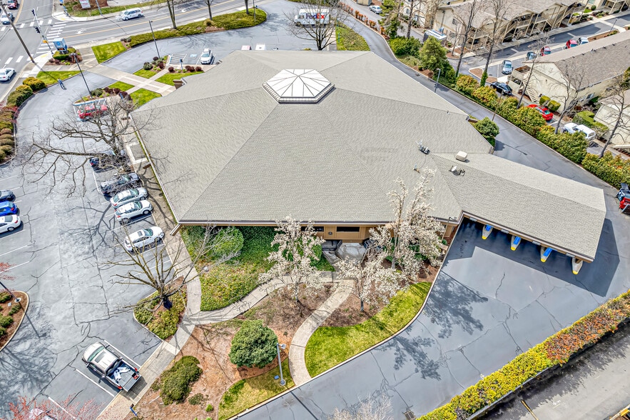 601 Crater Lake Ave, Medford, OR for lease - Building Photo - Image 3 of 8