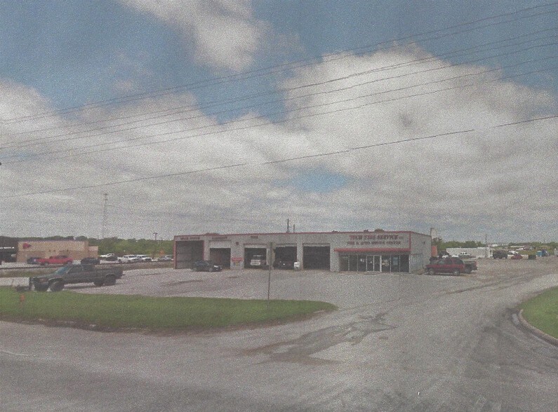 1301 E Sarah Dewitt Dr, Gonzales, TX for sale - Primary Photo - Image 1 of 1