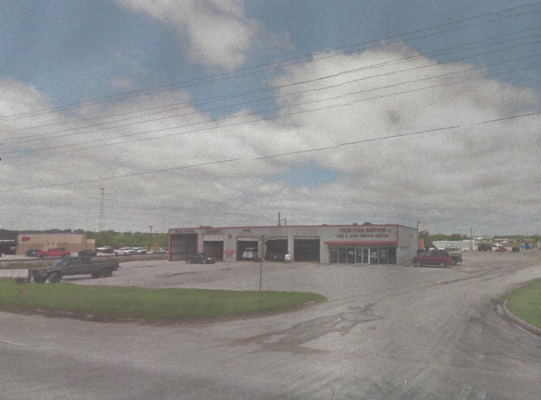 1301 E Sarah Dewitt Dr, Gonzales, TX for sale Primary Photo- Image 1 of 1