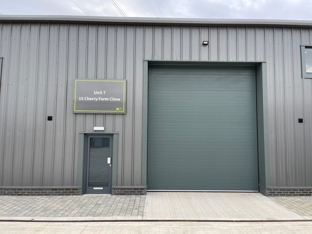 15 Cherry Farm Close, Malton for lease - Building Photo - Image 2 of 7