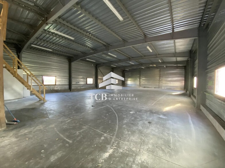 Flex in Vertou for lease - Interior Photo - Image 2 of 8