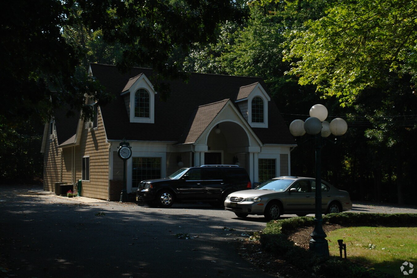 20 Cherry Tree Farm Rd, Middletown, NJ 07748