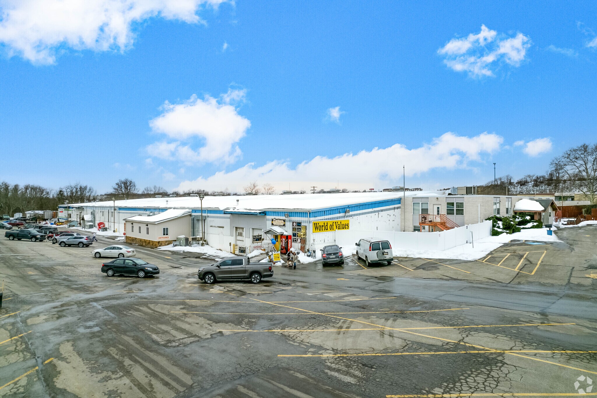 180 Donohoe Rd, Greensburg, PA 15601 WOW Outlets