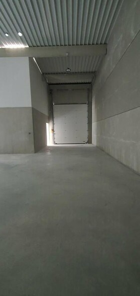 Industrial in Izon for lease - Interior Photo - Image 2 of 5