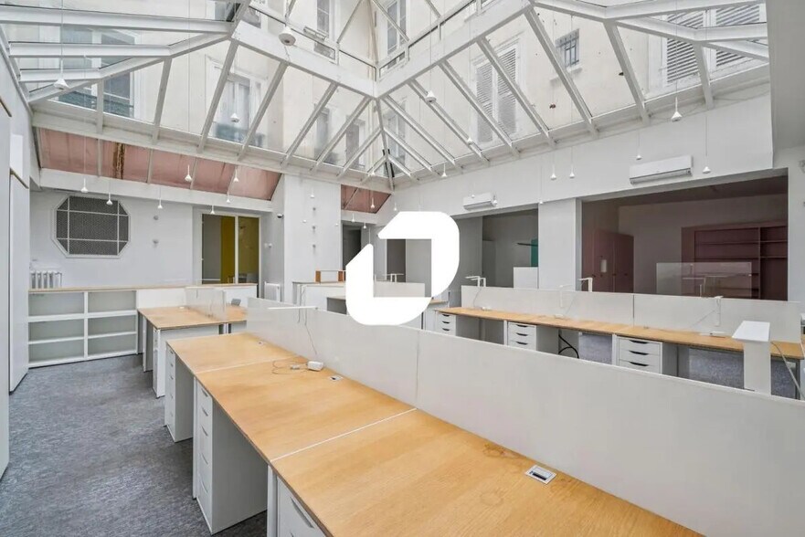 Office in Paris for lease - Building Photo - Image 2 of 12