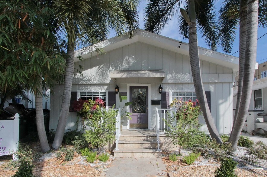 2203 W Dekle Ave, Tampa, FL 33606