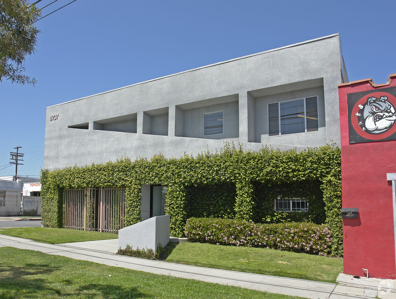 8737 Venice Blvd, Los Angeles, CA for lease - Building Photo - Image 3 of 6