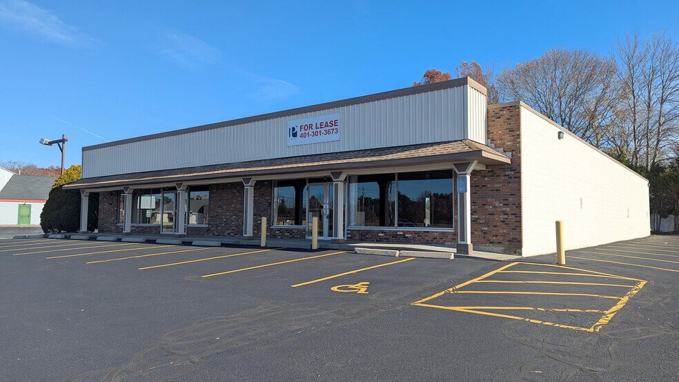 1200 Oaklawn Ave, Cranston, RI for lease - Building Photo - Image 1 of 3