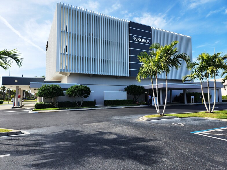 2400 Tamiami Trl N, Naples, FL for lease - Building Photo - Image 1 of 3