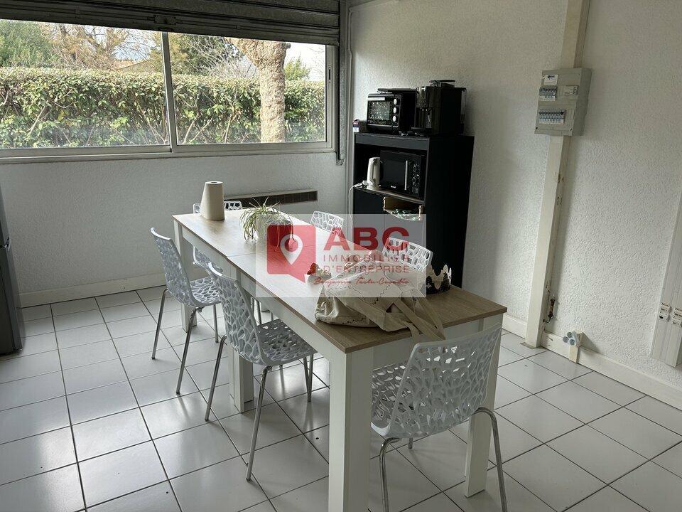 Office in Mauguio for lease Interior Photo- Image 1 of 5