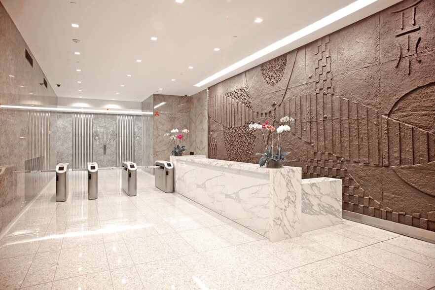 655 Third Ave, New York, NY for lease - Lobby - Image 3 of 6