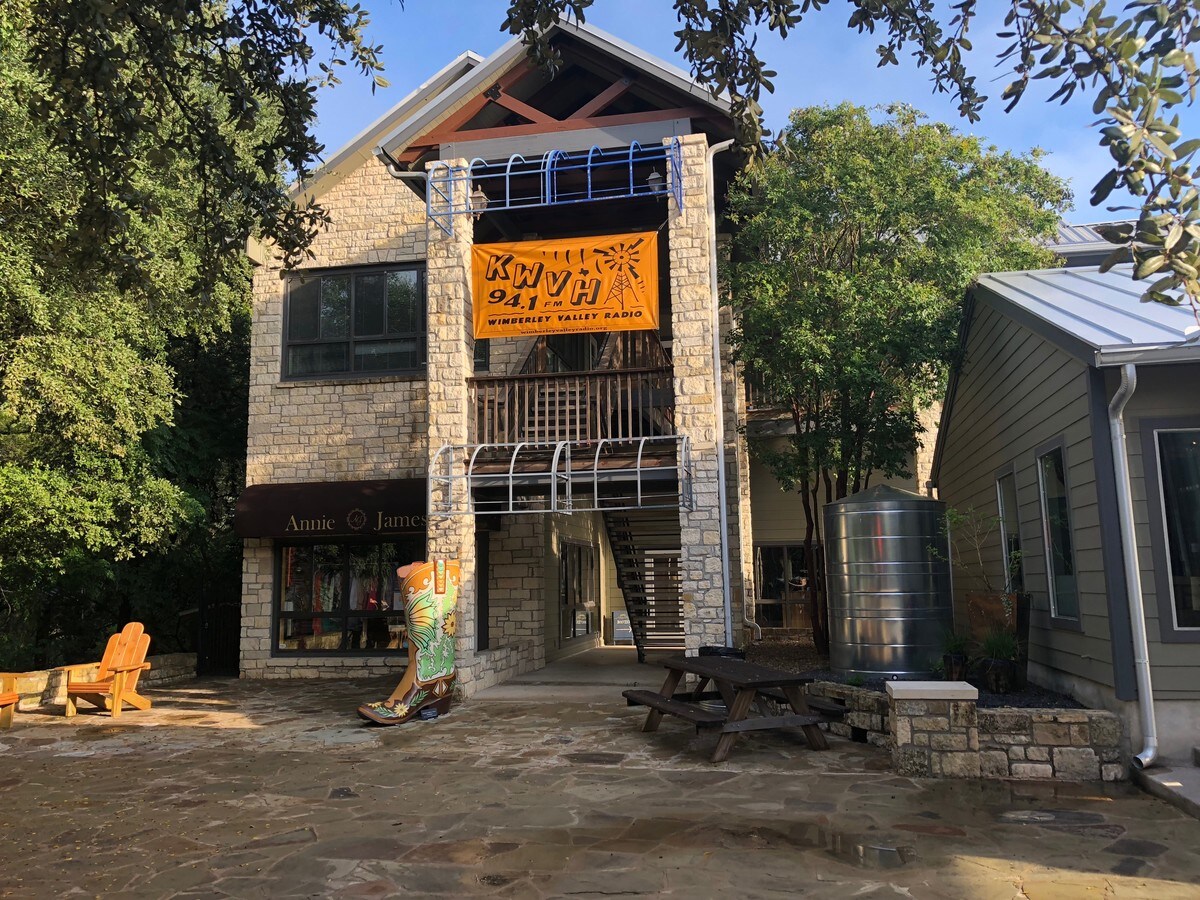 111 Old Kyle Rd, Wimberley, TX 78676