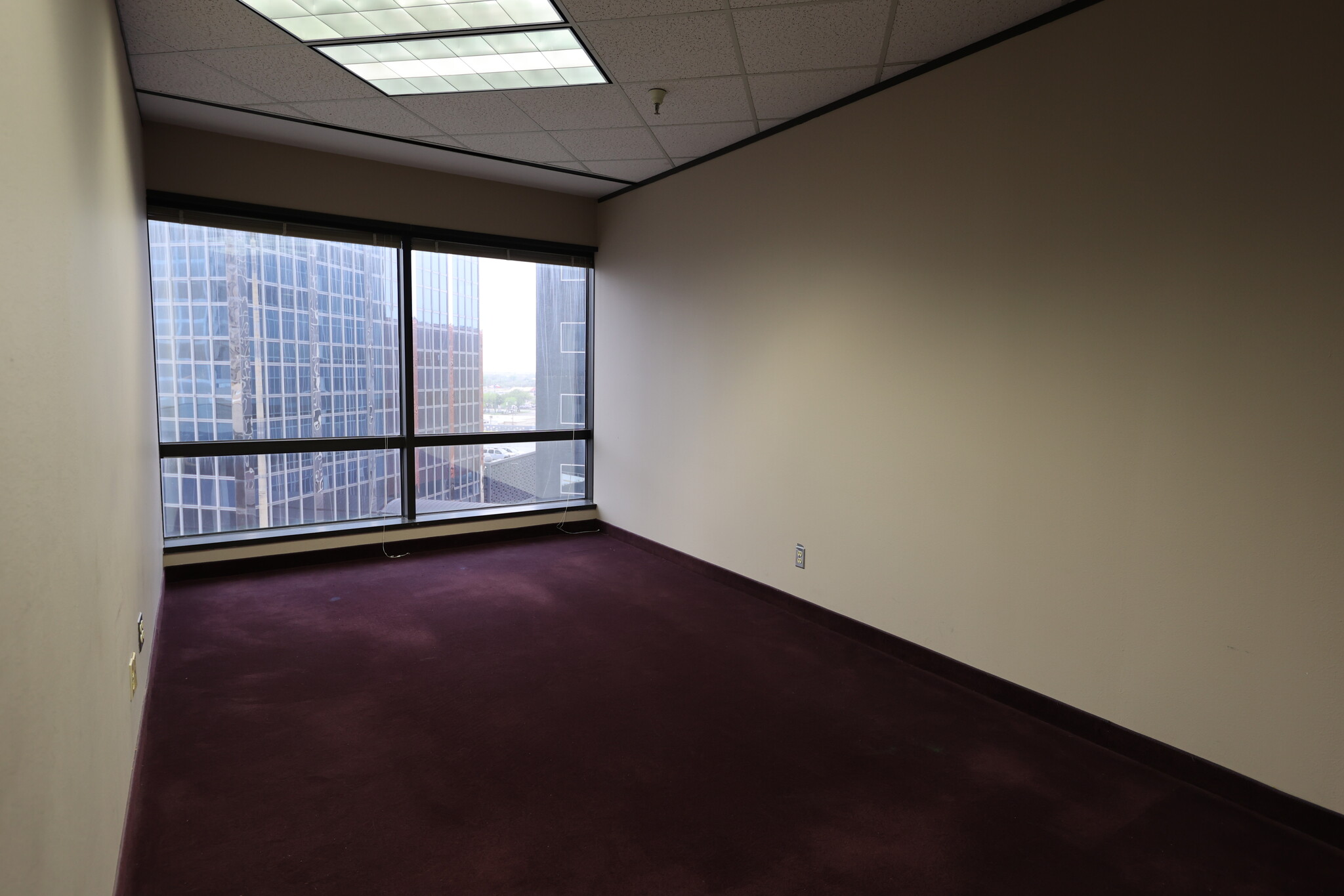 802 N Carancahua St, Corpus Christi, TX for lease Interior Photo- Image 1 of 9