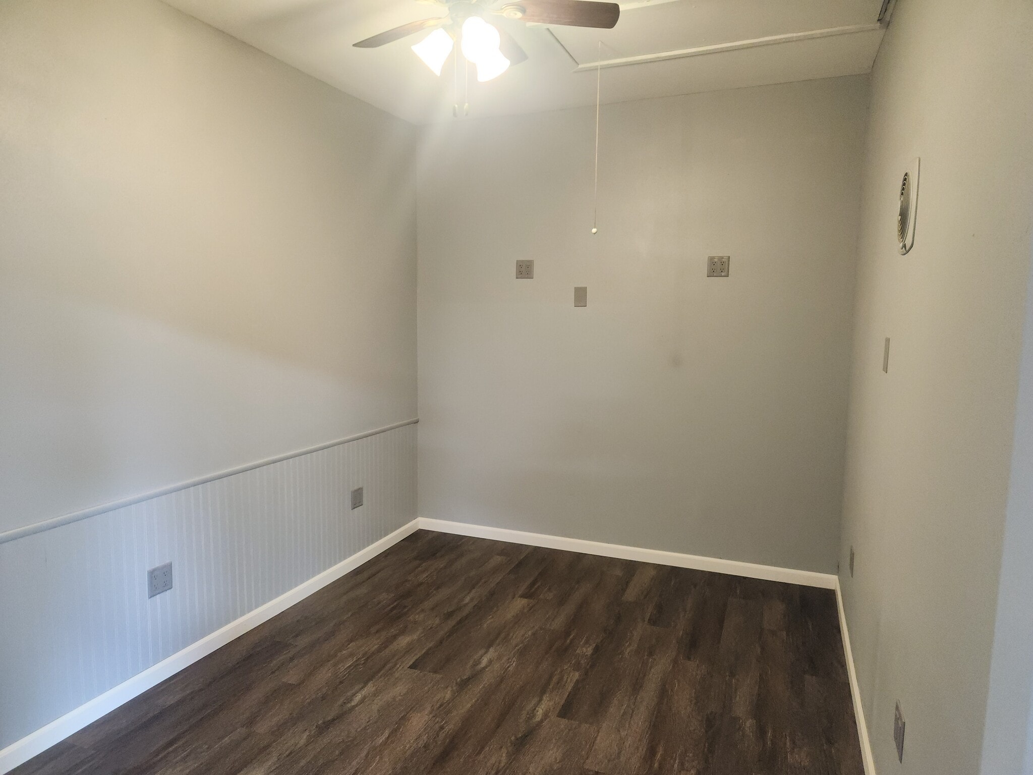 N91W16356 Pershing Ave, Menomonee Falls, WI for lease Building Photo- Image 1 of 7