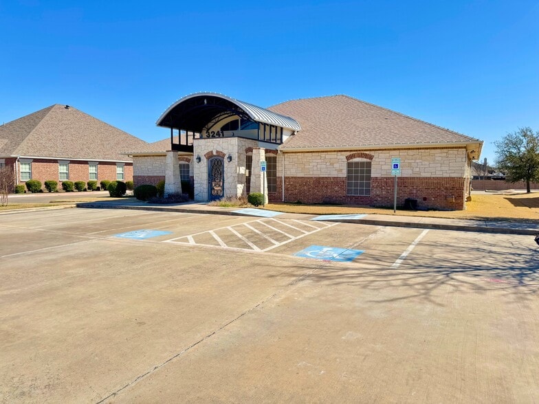 3241 S Carrier Pky, Grand Prairie, TX for sale - Building Photo - Image 3 of 12