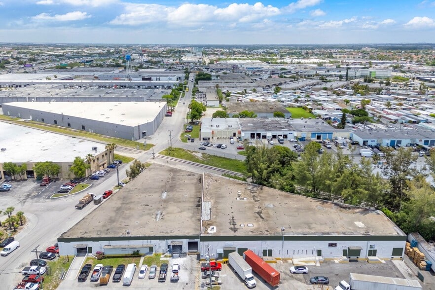 7361-7391 NW 78th St, Medley, FL for lease - Building Photo - Image 3 of 17