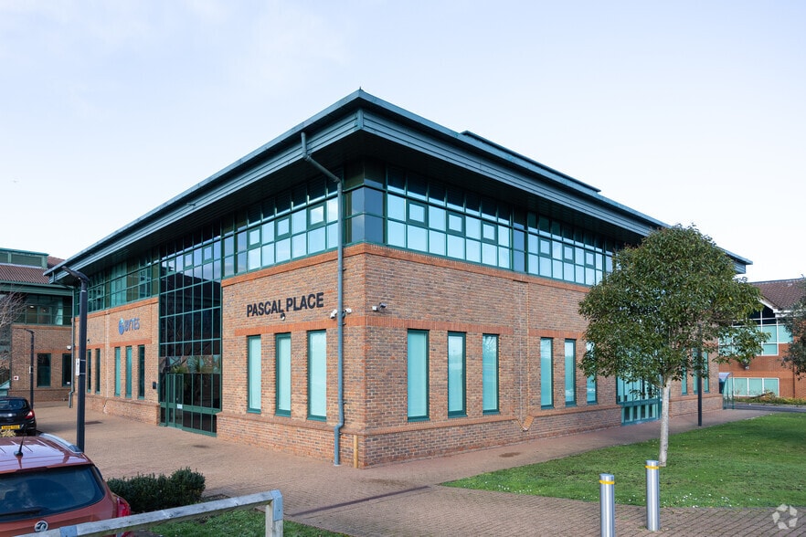 Randalls Way, Leatherhead for sale - Primary Photo - Image 1 of 1