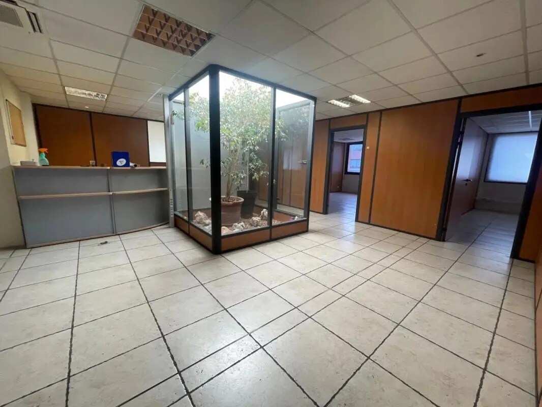 Office in Cannes for sale Interior Photo- Image 1 of 15