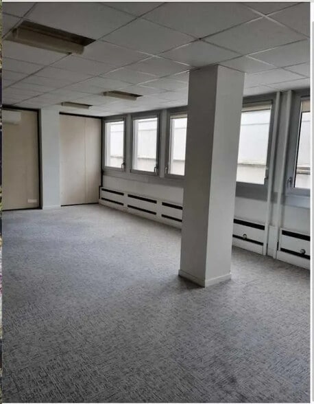 Office in Paris for lease - Interior Photo - Image 2 of 16
