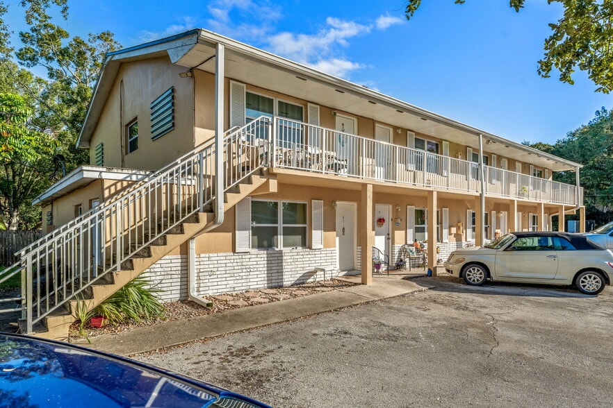 85-89 NW Irwin Ave, West Melbourne, FL for sale - Building Photo - Image 2 of 31