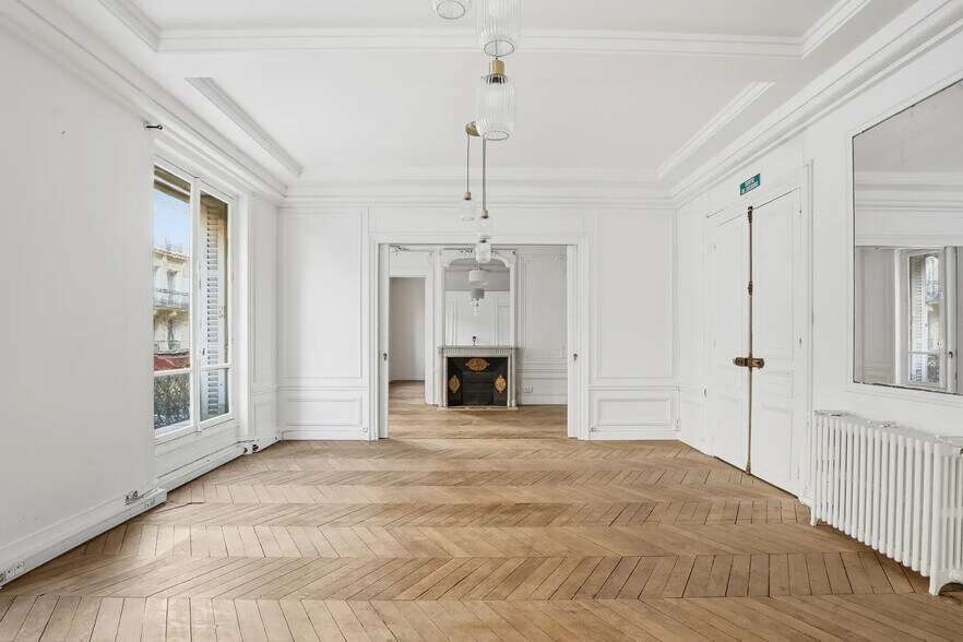 Office in Paris for sale - Interior Photo - Image 1 of 6