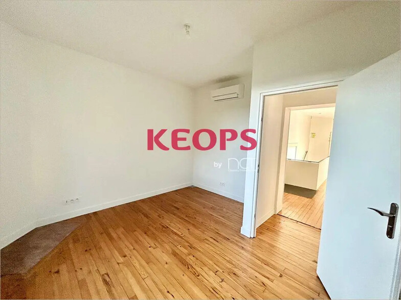 Office in Fenouillet for lease - Interior Photo - Image 2 of 11