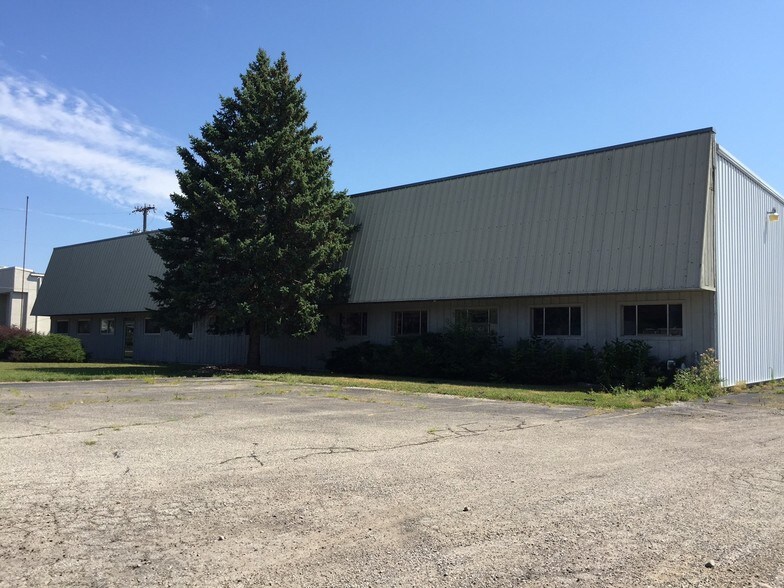 1023 S Wayne St, Angola, IN for sale - Primary Photo - Image 1 of 1