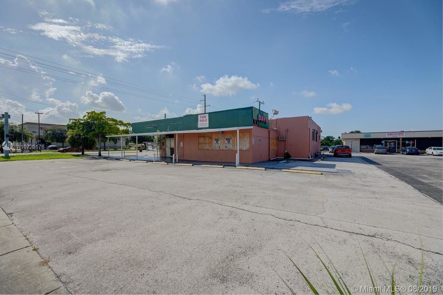 700 NW 183rd St, Miami Gardens, FL for sale - Building Photo - Image 1 of 1