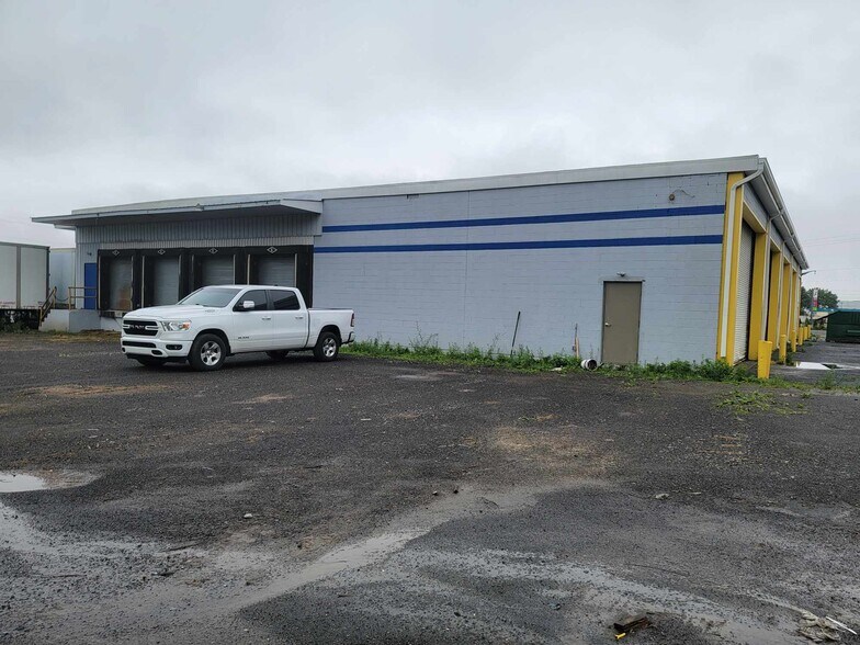 497 E Moorestown Rd, Wind Gap, PA 18091 Warehouse