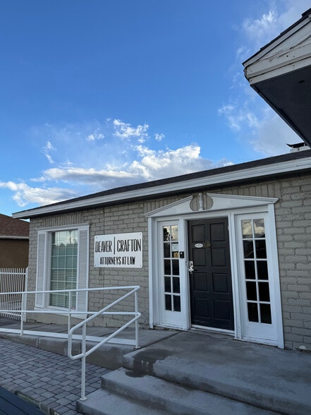 818 E Charleston Blvd, Las Vegas, NV for sale - Building Photo - Image 1 of 13