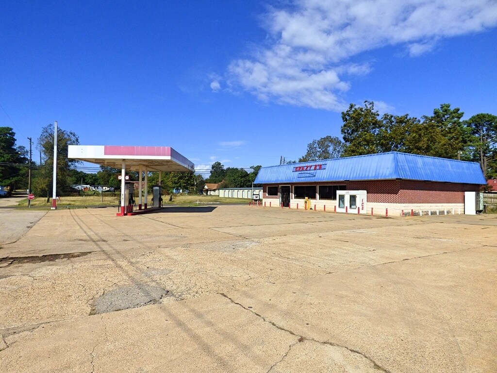 101 E 5th St, Winfield, TX for sale Primary Photo- Image 1 of 1