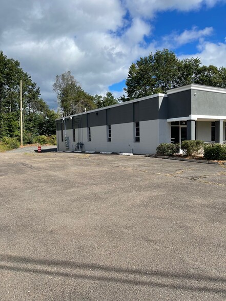 74 Woodlawn Rd, Berlin, CT for lease - Building Photo - Image 2 of 7