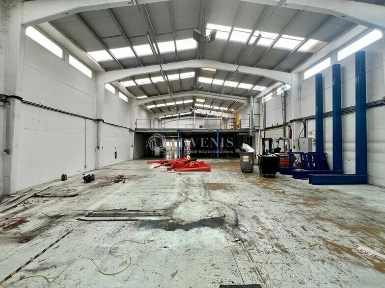 Flex in Argenteuil for lease - Interior Photo - Image 2 of 9