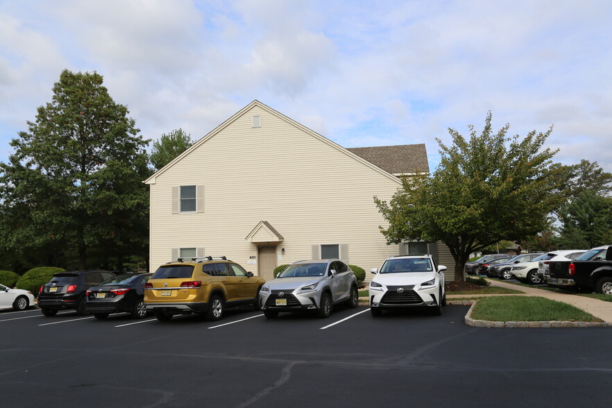 401-404 Towne Centre Dr, Hillsborough, NJ for sale - Building Photo - Image 2 of 5