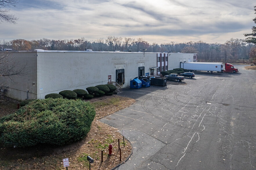 609 Silver St, Agawam, MA for lease - Building Photo - Image 3 of 6