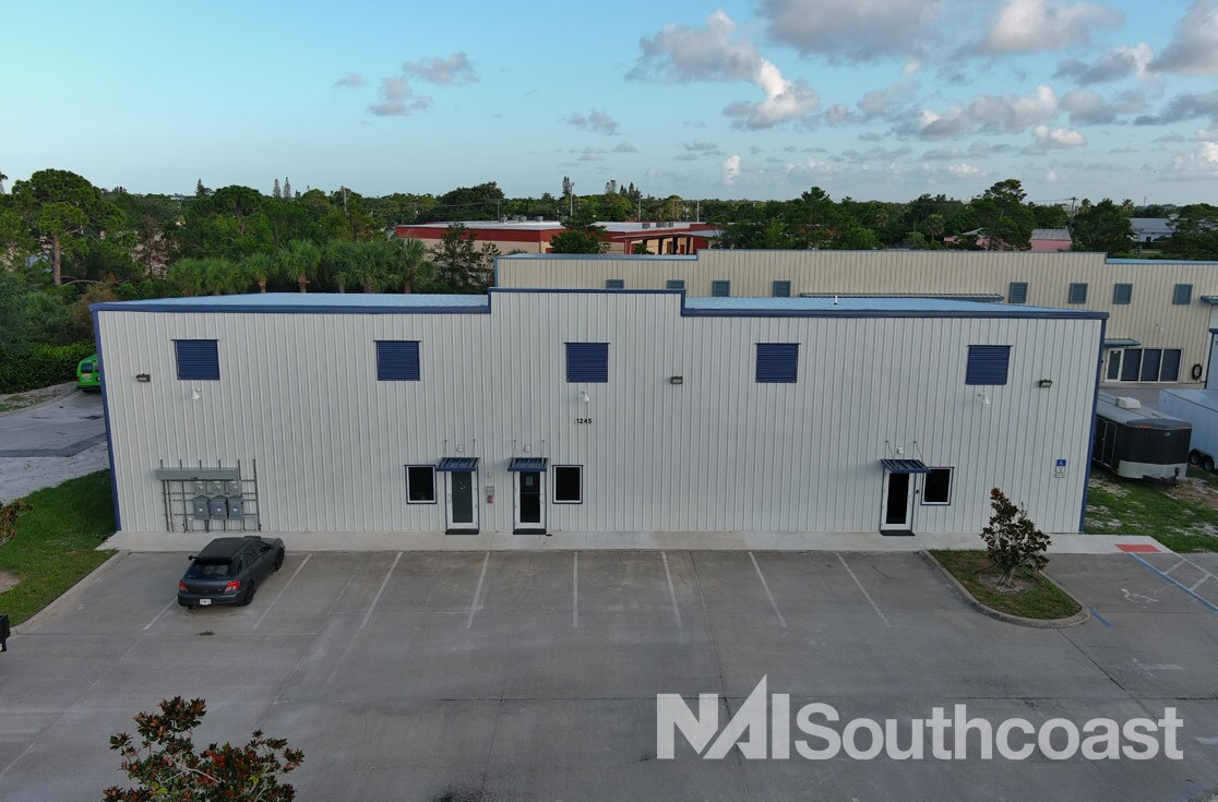 1245 NE Savannah Rd, Jensen Beach, FL 34957