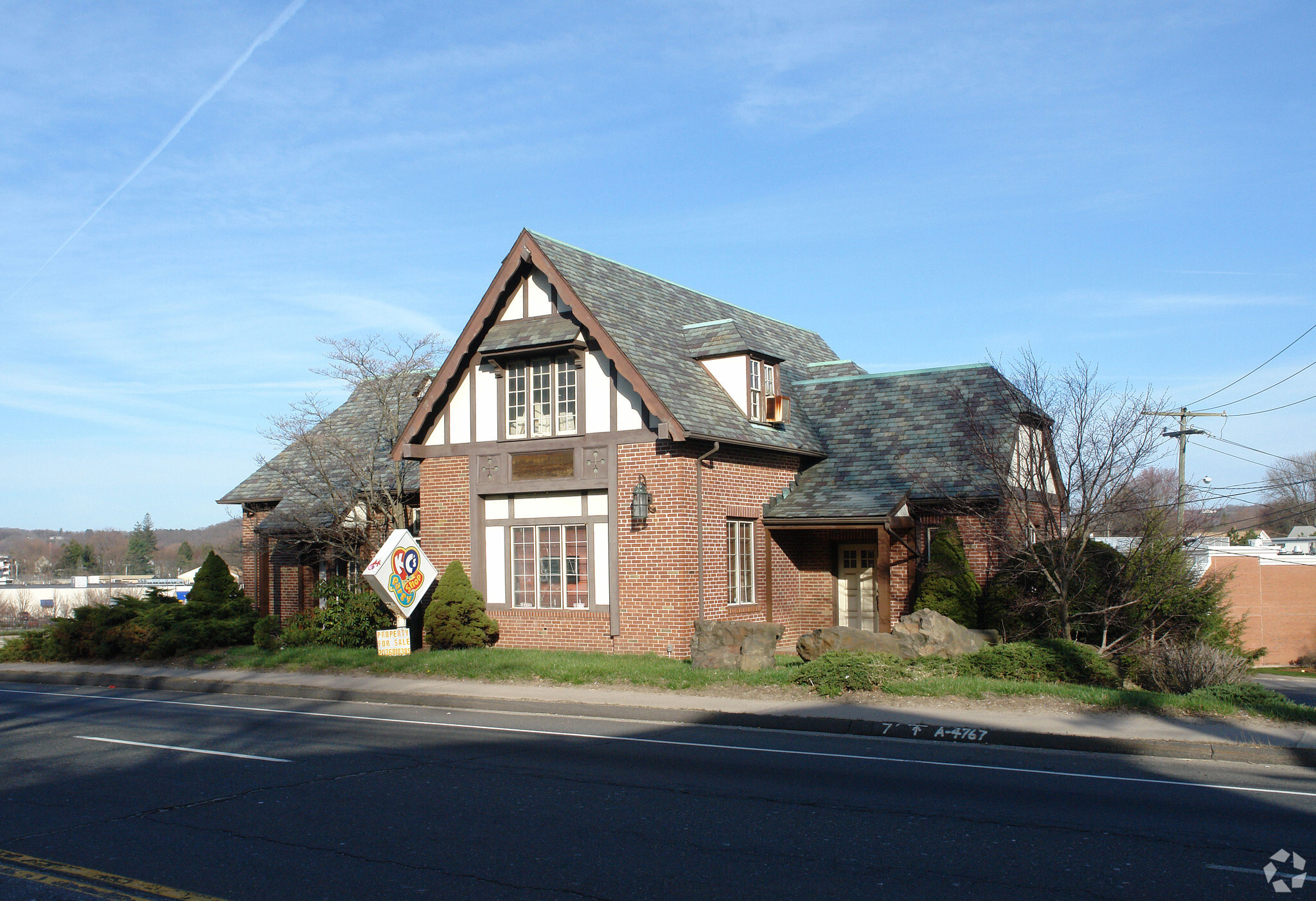 213 Farmington Ave, Bristol, CT for sale Primary Photo- Image 1 of 1