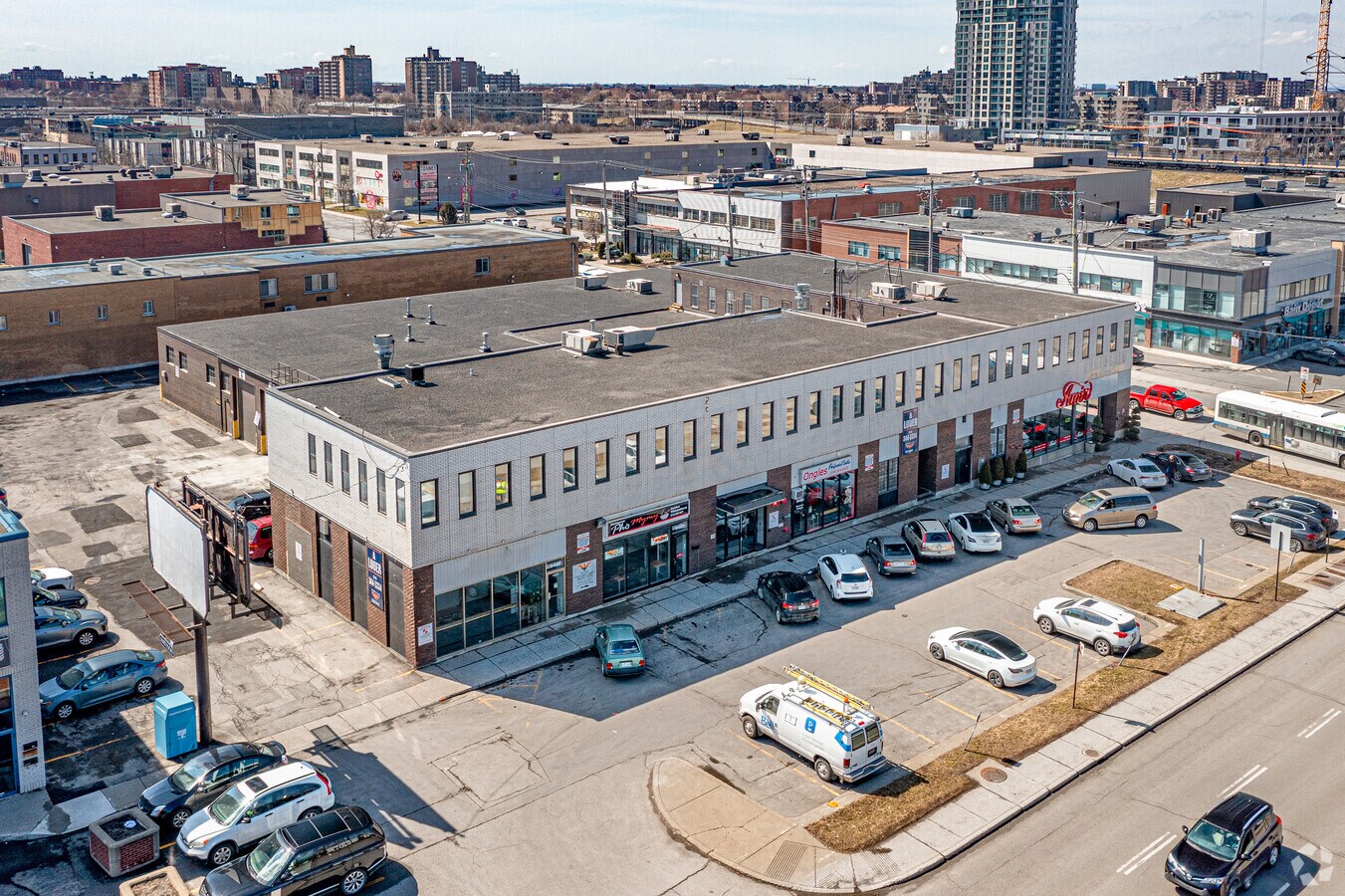 9450 9490 Boul de l'Acadie, Montréal, QC H4N 1L7