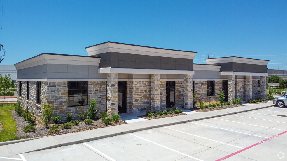 830 Julie Rivers Dr, Sugar Land, TX for lease - Primary Photo - Image 1 of 12