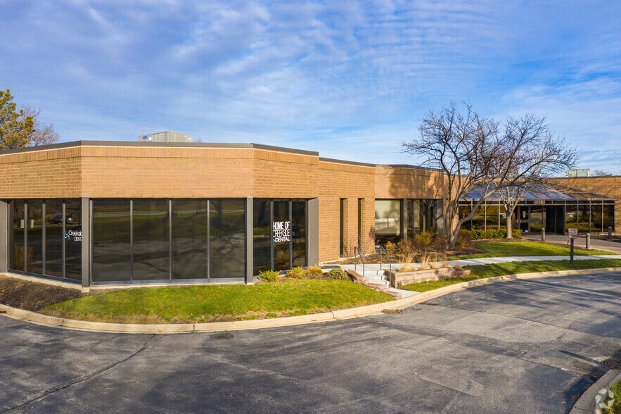 135 N Arlington Heights Rd, Buffalo Grove, IL for lease - Building Photo - Image 1 of 8