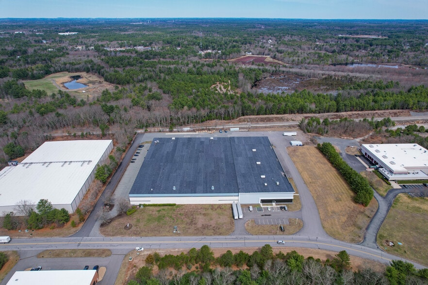 260 Kenneth Welch Dr, Lakeville, MA for lease - Building Photo - Image 2 of 12