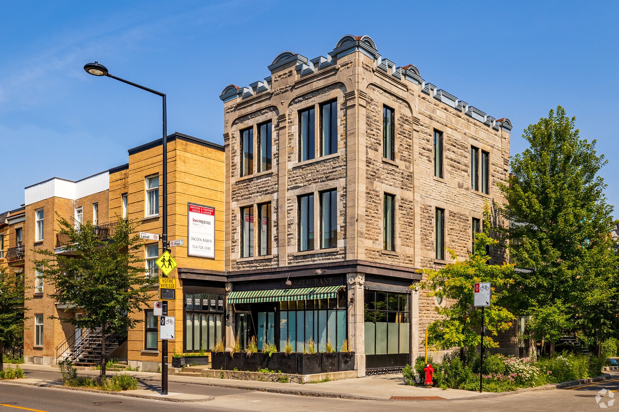 250 Av Des Pins E, Montréal, QC for sale Building Photo- Image 1 of 18