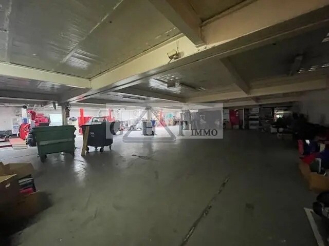 Retail in Vincennes for sale - Interior Photo - Image 1 of 6