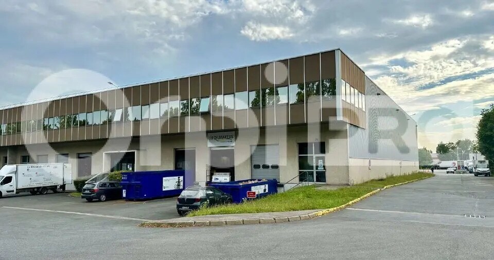 Industrial in Wissous for lease - Building Photo - Image 2 of 5