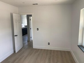 327 14th Ave S, Saint Petersburg, FL for lease Interior Photo- Image 1 of 1