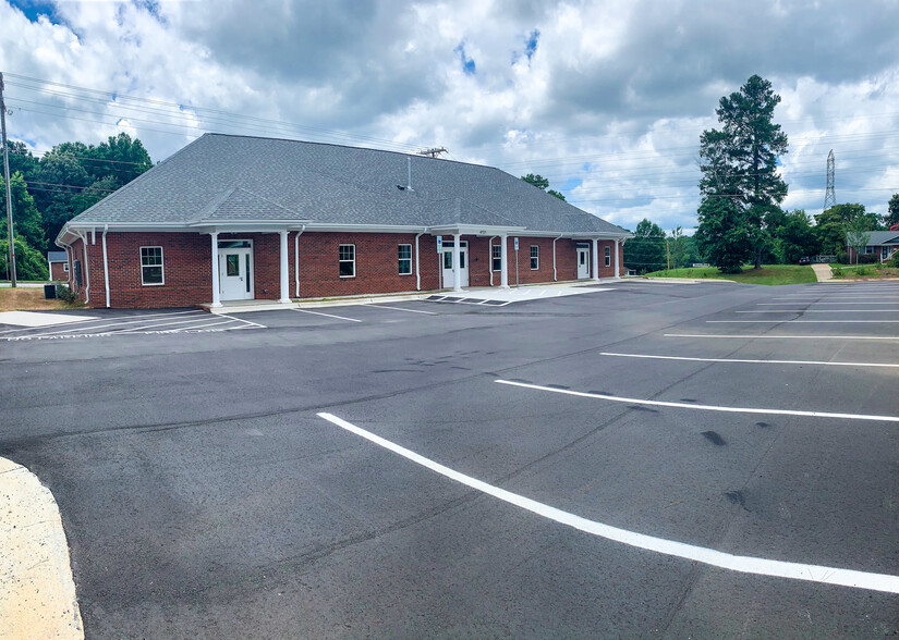 4721 Country Club Rd, Winston-Salem, NC for lease - Building Photo - Image 2 of 6