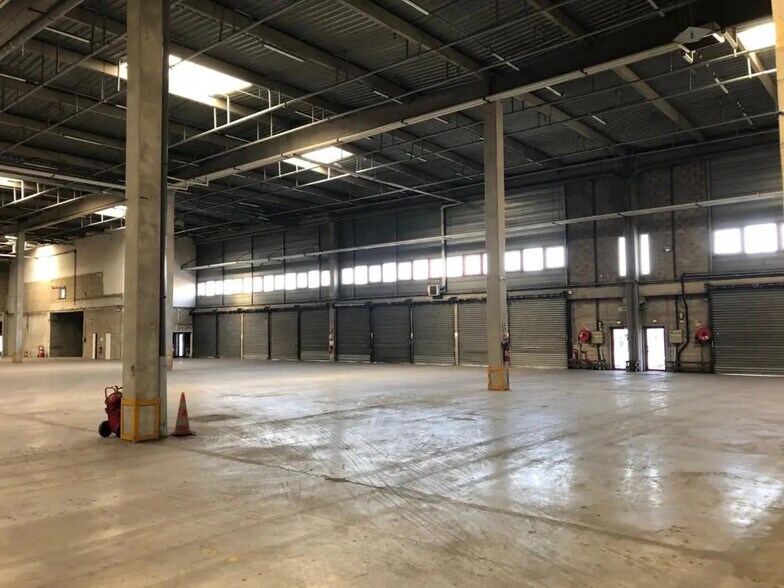 Industrial in Le Blanc-Mesnil for lease - Building Photo - Image 1 of 8