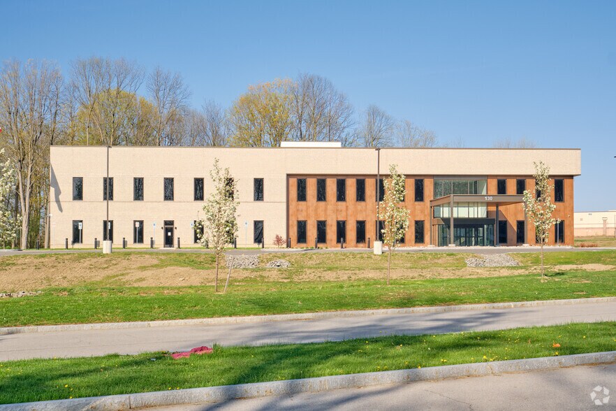 130 Canal Landing Blvd, Greece, NY for lease - Building Photo - Image 3 of 12