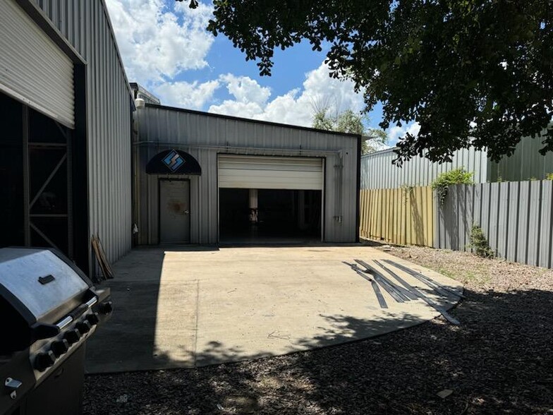 14306 Mary Jane Ln, Tomball, TX for sale - Building Photo - Image 3 of 6