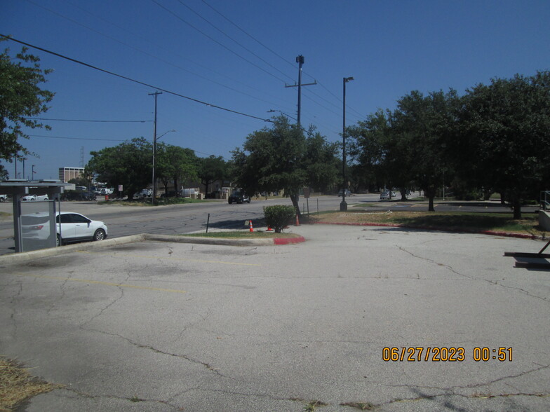 626 S Frio St, San Antonio, TX for lease - Building Photo - Image 2 of 11